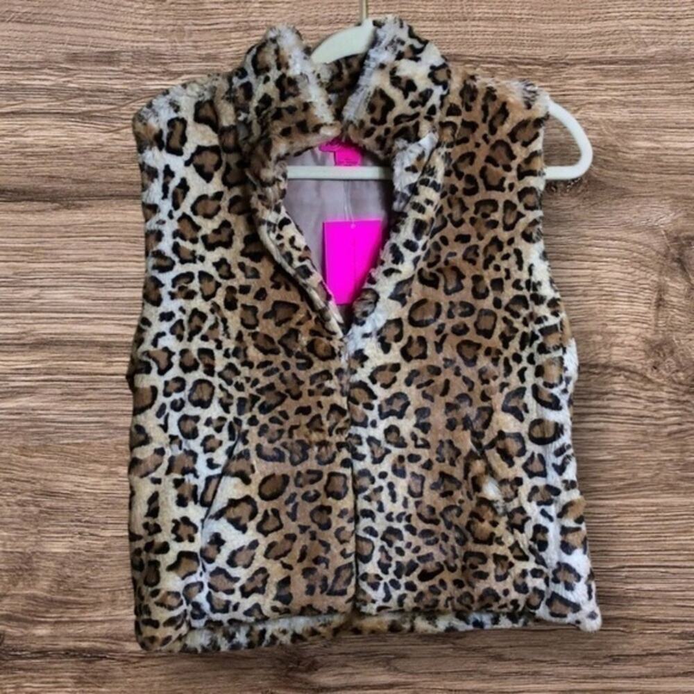 NWT Betsey Johnson, faux fur leopard print vest. Small.